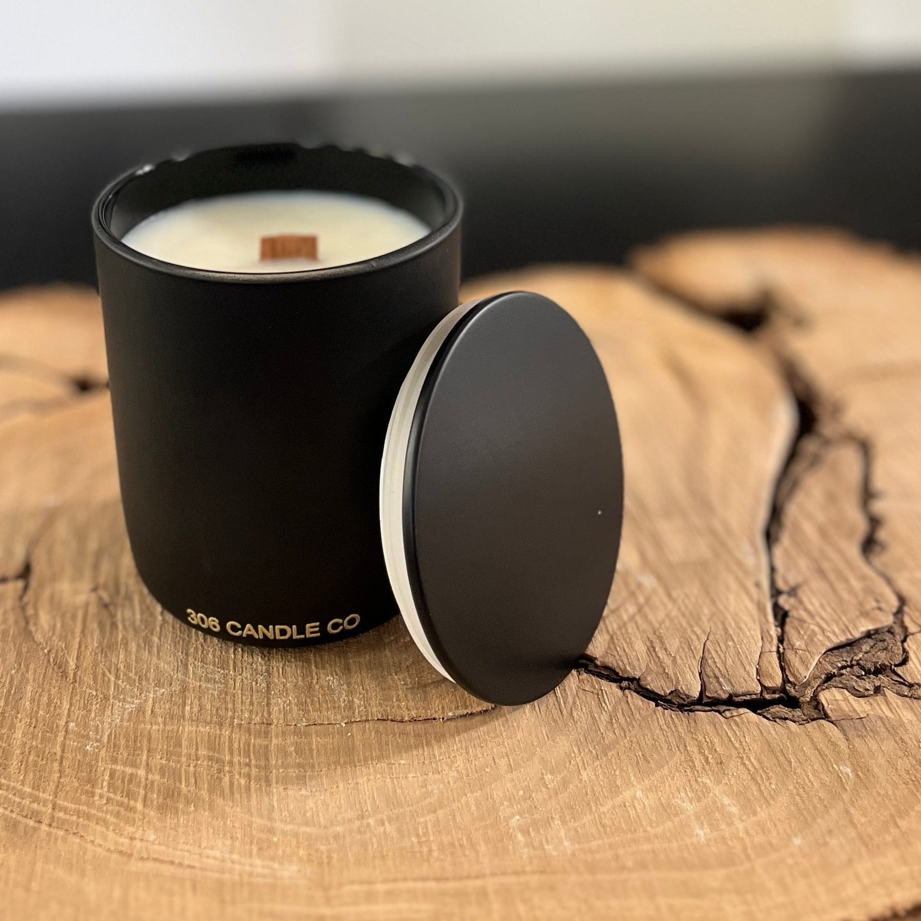 Lid for wood wick candle